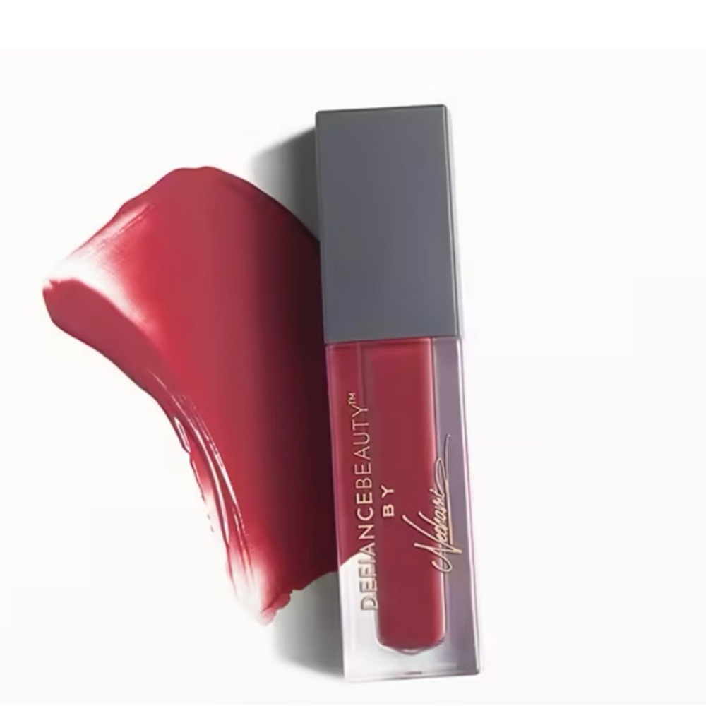 Luminous Liquid Lipstick